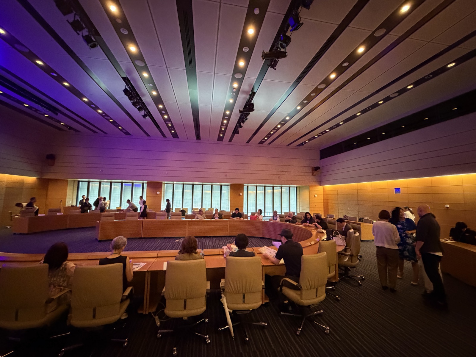 衆議院第一議員会館 国際会議室での会議の様子