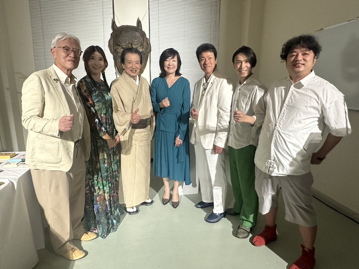 京都大文字とアートを愛でる会2026の参加者との記念写真
